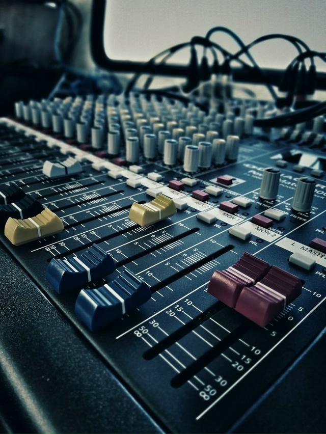 Приветствую! Я молодой диджей с ОПЫТОМ и своим оборудо?...