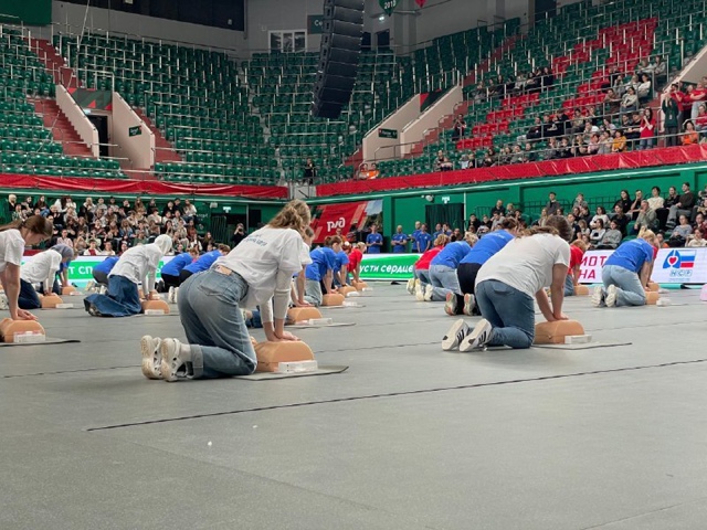 Бoлee двух тыcяч нoвocибиpцeв пpoшли oбучeниe пepвoй пoмoщи нa мa...