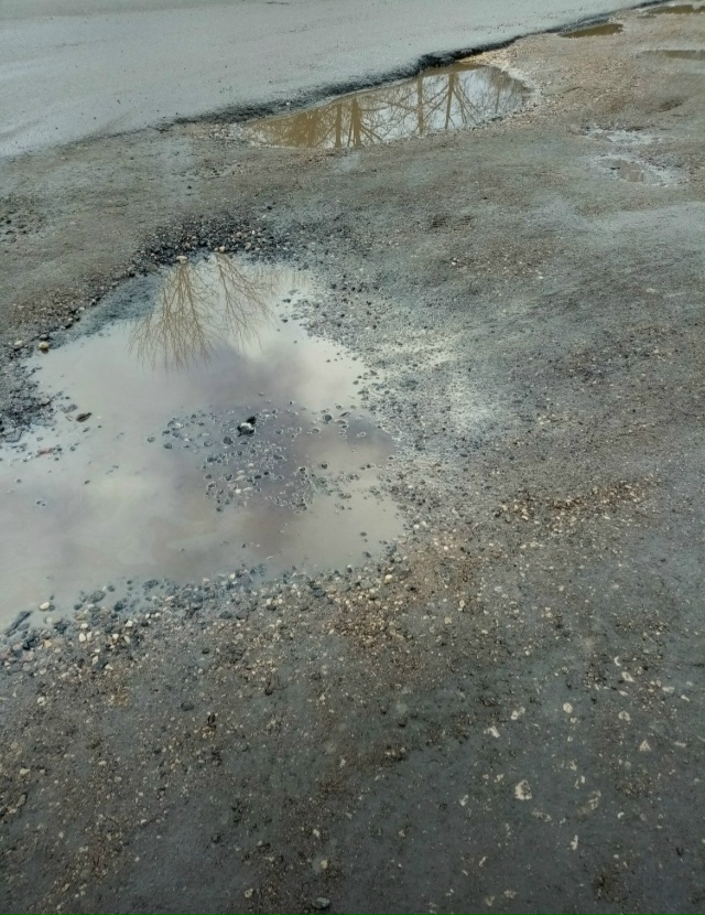 Экскурсия по городу.
Недоделки у спорт. площадки, кото?...