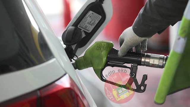 Российским водителям хотят давать скидку на бензин — ?...