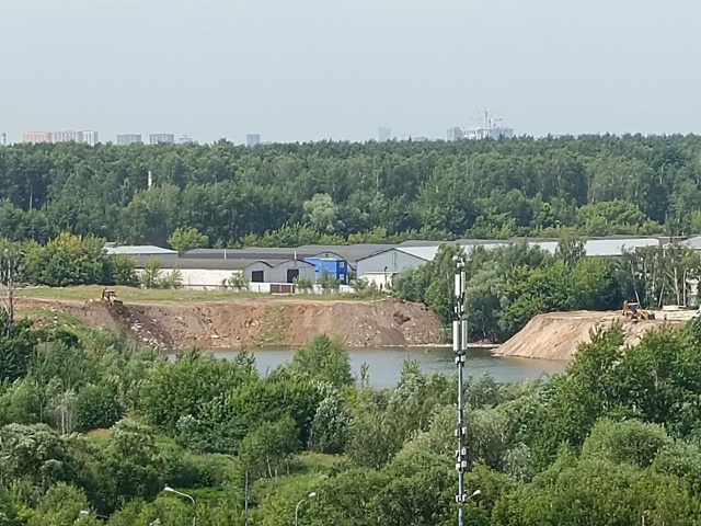 Балашиха, озеро Глинка. Его продолжают засыпать строит...