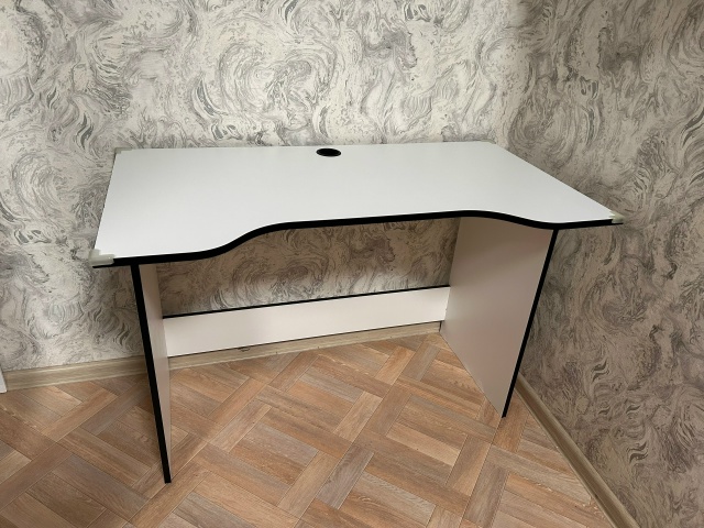 Фото 1. Продам компьютерный стол в идеальном состоянии ...