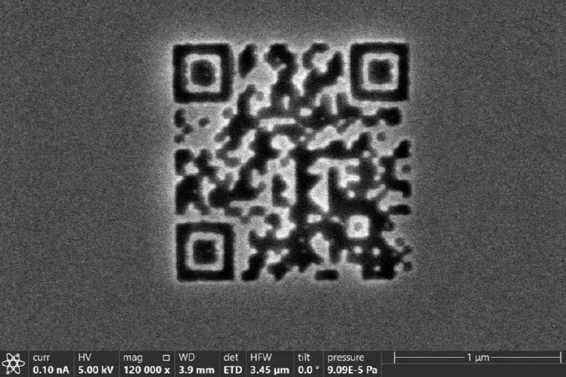 📱 Самый маленький в мире QR-код
Его площадь — всего 1,98 кв. микрометра — меньше большинства бактер