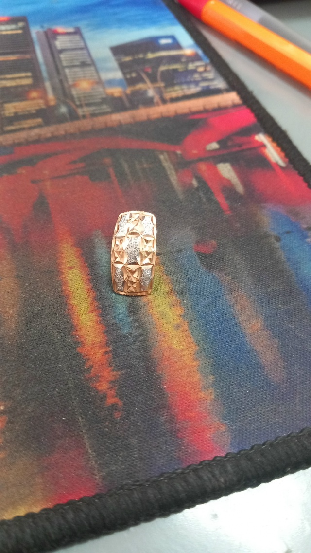 В магазине Алтын Башак найдена серёжка.