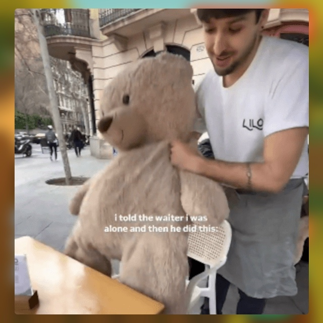 Безумные приколы
Возможность спокойно посидеть в кафе...