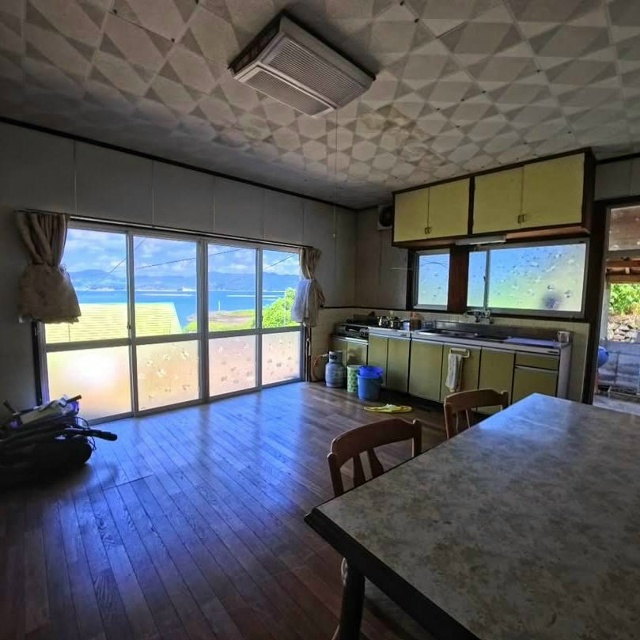 Офигеть там цены.
Дом в Японии 133 метра с личным пляжем ?...