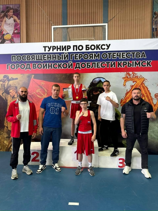 Бокс- это не про драку - это про характер .
Бокс учит не б...