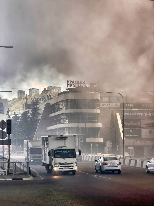 ⚡️После атаки беспилотников на морской терминал в Туапсе уже третьи сутки тушат пожар, и город накры
