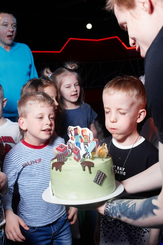 Ты всё ещё думаешь, где отпраздновать день рождения ре?...