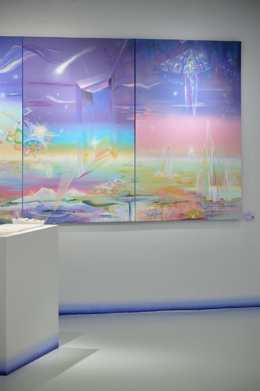 Девочки, в Postrigay Gallery проходит оч классная выставка «Юдоль. Путь к источнику».
Художница Мар