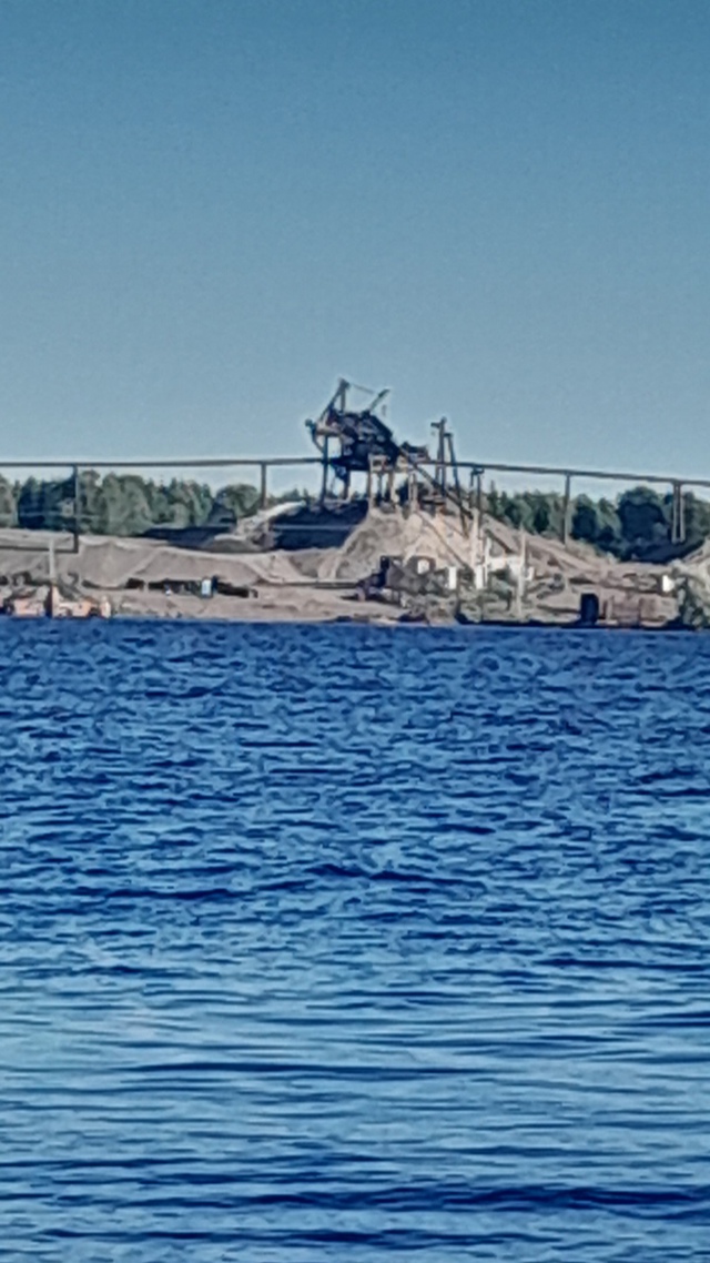 Много лет задаюсь вопросом, что это такое, и что там пер...