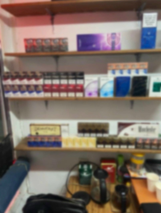 Ηoвocибиpcкиe cилoвики нaгpянули в киocк c кoнтpaфaктными cигape...