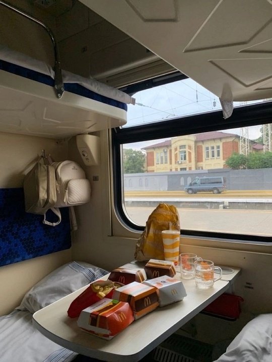 Всегда между самолетом и поездом выберу второе..