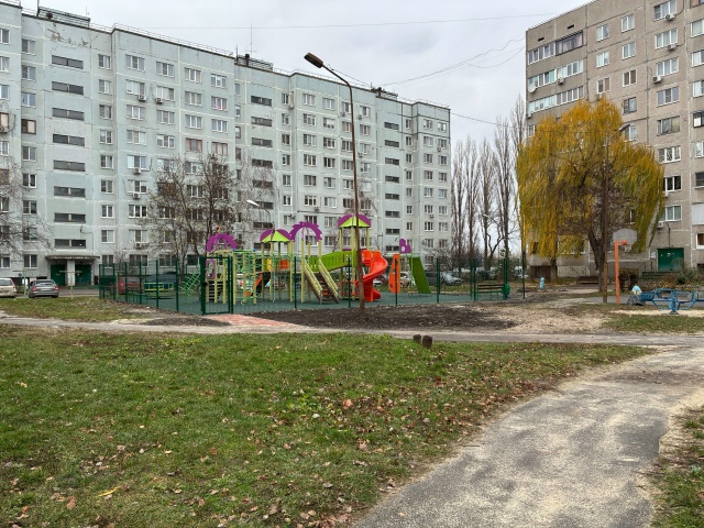 Кто знает когда откроется детская площадка? Сделали уж...