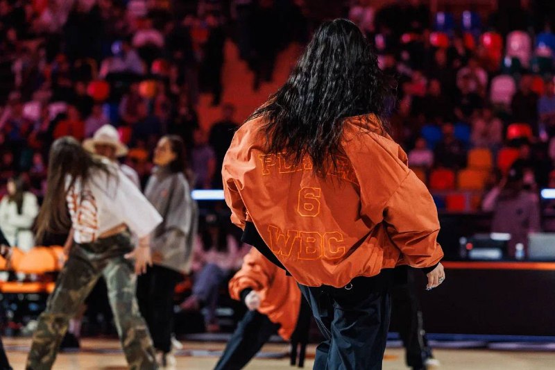 Винтажный баскетбол возвращается: на матче ЦСКА и «Локо» эффектно подсветили запуск лимитки от WBC x