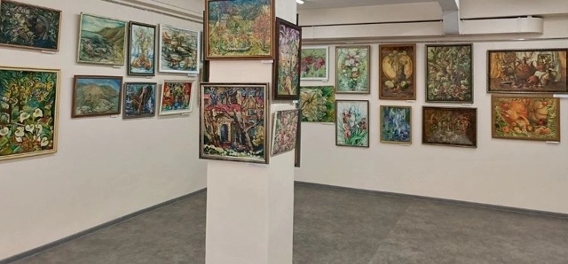 В Кореизе открылась выставка «Цвет в потоке времени» ??...