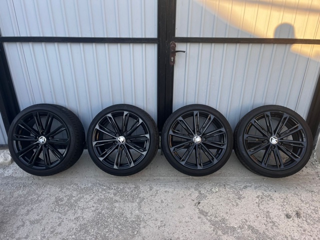 Продаются диски с резиной R17-4/100
R18-5/112
+79786163119
По всем во...