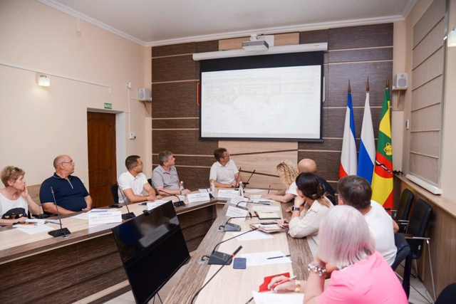 Принял участие в заседании Общественного совета Евпат...