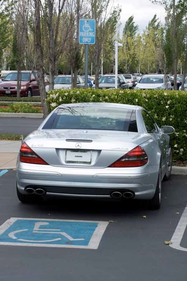 Стив Джобс ездил только на автомобилях марки Mercedes-Benz SL ...