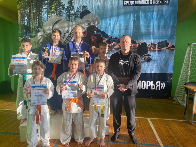 🥋 Юные дзюдоисты из Вельска блестяще выступили на обл...