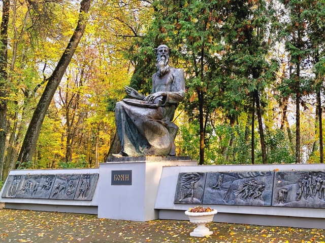 Так прекрасен наш Трубчевск!
Вот смотрю я на деревья и...