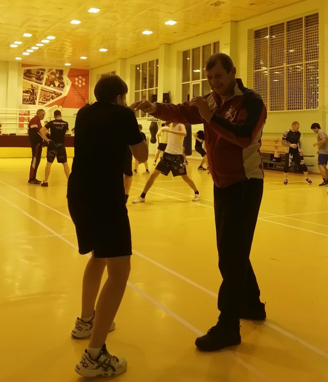 Бокс
Побывал в г. Красноярске, заехал в зал бокса в Поли...