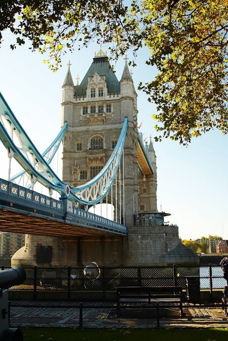 🌍Тауэрский мост — символ Лондона, в котором соединяю?...