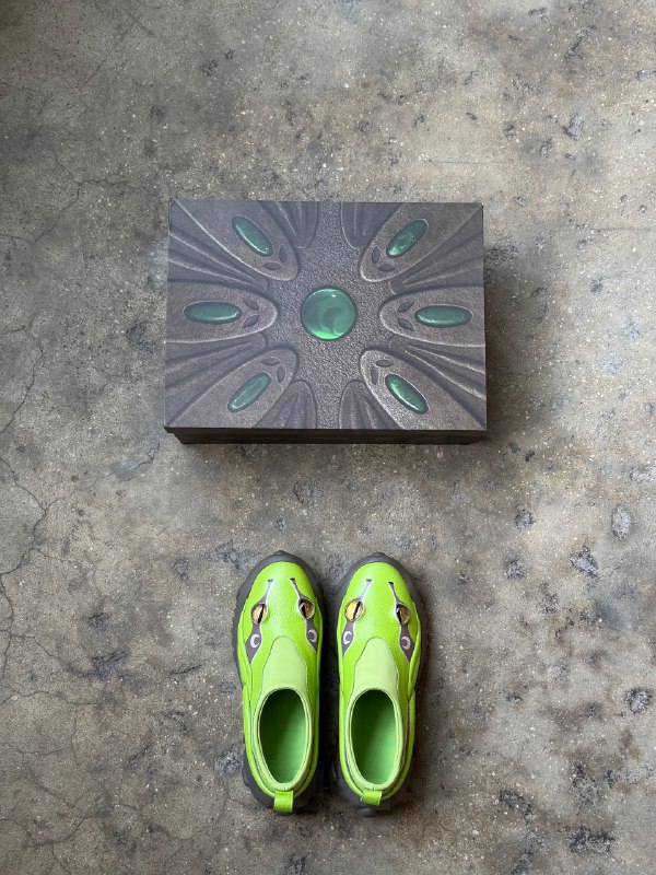 Мам купи: американский бренд Esenes выпустил кроссовки-поджабули Frog Clog — зелёные кожаные кроссы