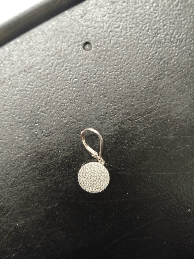 Здравствуйте!Найдена сережка в магазине 