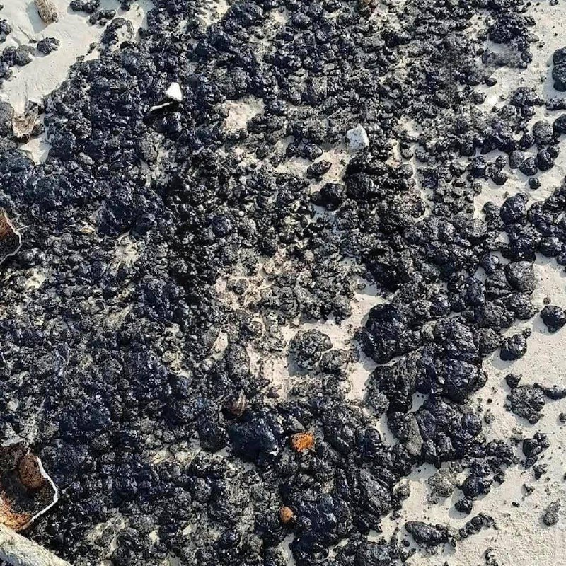 Пхукет накрыло мазутом после крушения контейнеровоза Sealloyd Arc, перевозившего около 130 тонн топл