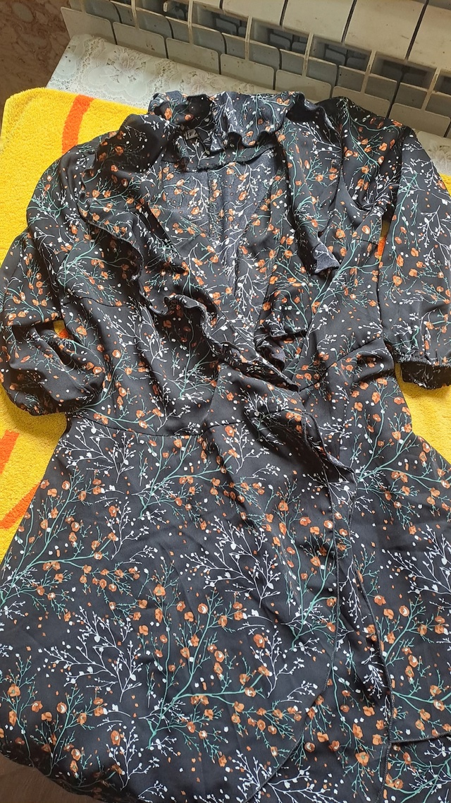 1. Отдам пакет вещей, 42-44 размер
2. Отдам пакет школьных ?...