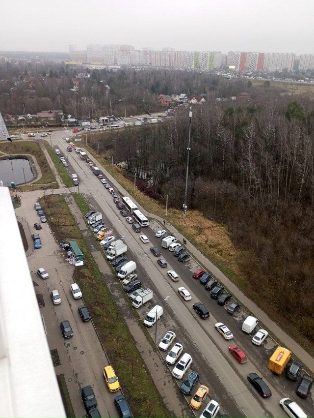 😨Пробки с Варшавского шоссе добрались и до Дрожжино.
...