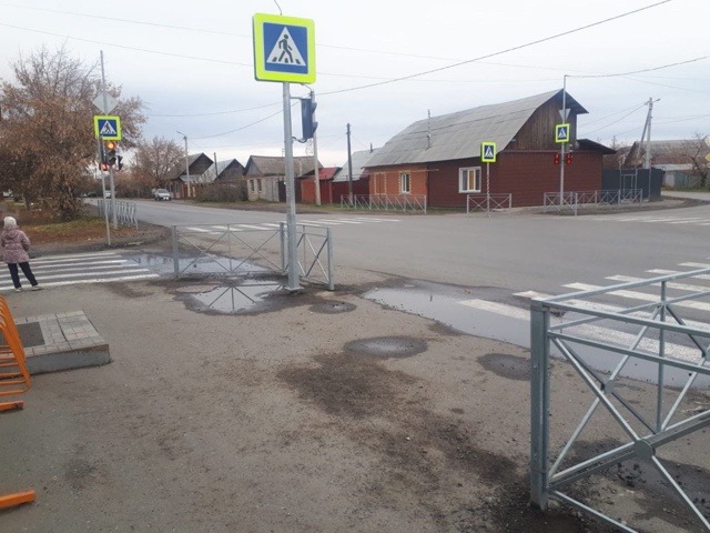 Ну вот сейчас точно безопасно!
На перекрёстке улиц Пе?...