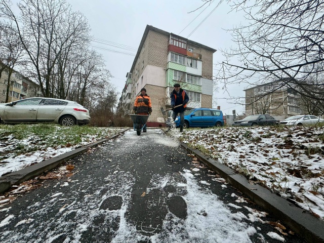 Можайские дворники работают с использованием совреме?...