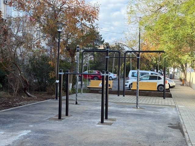 Подходит к завершению благоустройство дворов по пр. По...