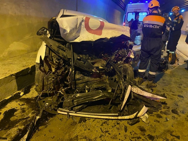52-летний таксист погиб в ДТП в краснополянском тоннеле...