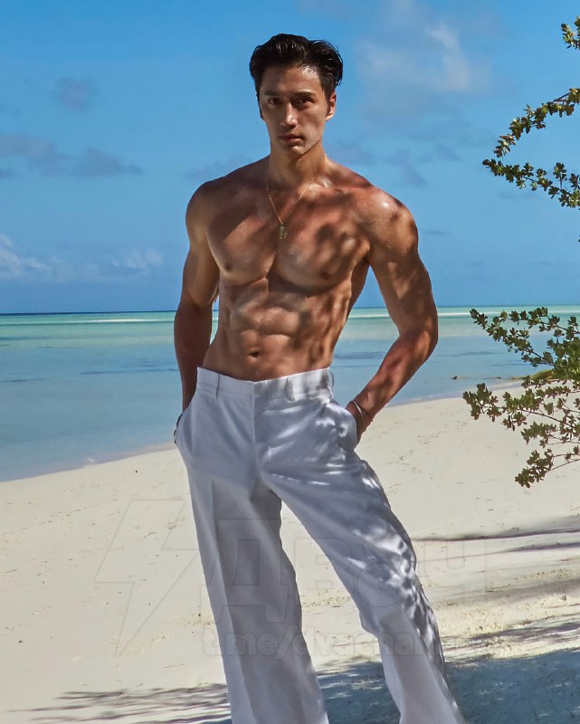 Сингапурец Чуандо Тан разорвал соцсети: ему почти 60 лет, а выглядит на 20. Он родился в 1966 году и