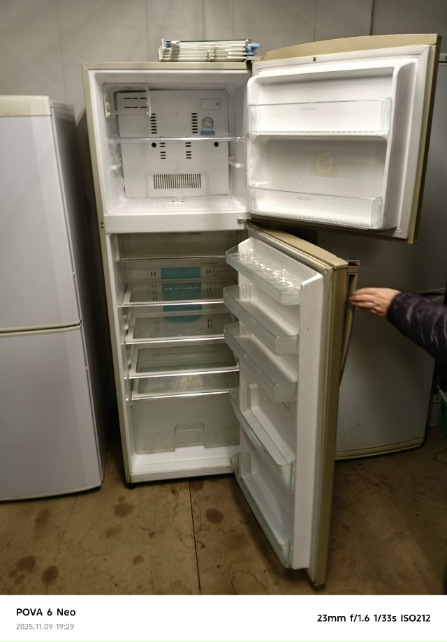 Продажа холодильников.и морозильная камери в исправн?...