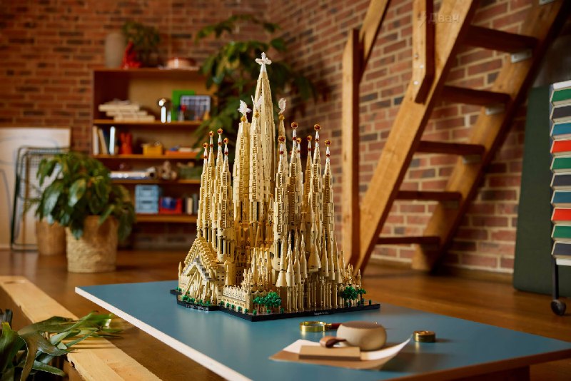 LEGO представила самый большой набор в своей истории — храм Саграда Фамилия в Барселоне
Выпуск приу