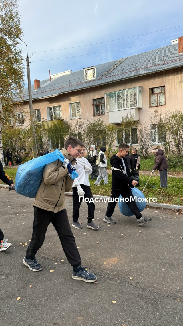 🤟🏻В школе 9 сегодня субботник!
Все ребята вышли к Дуб?...