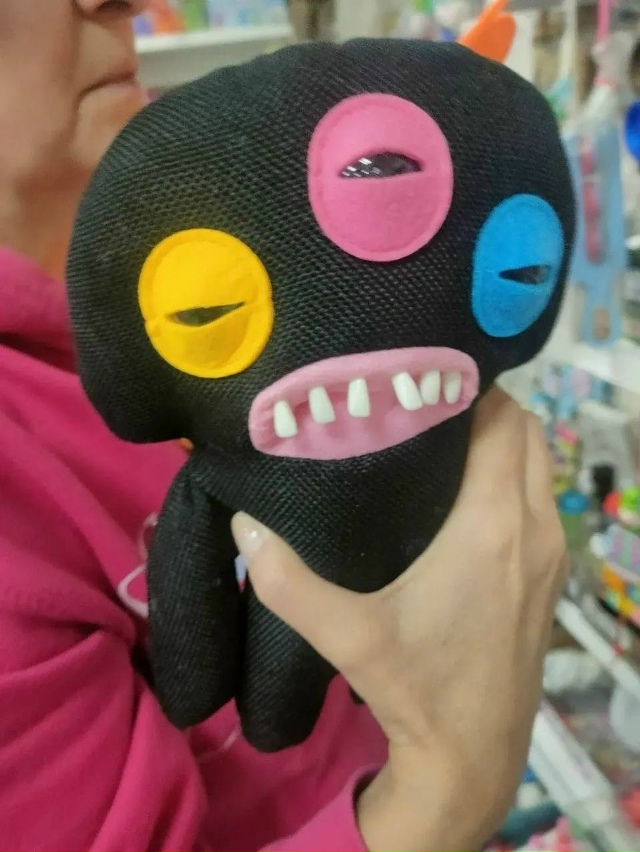 Этo для когo такие игpyшки выпуcкaют? Явнo не для детей