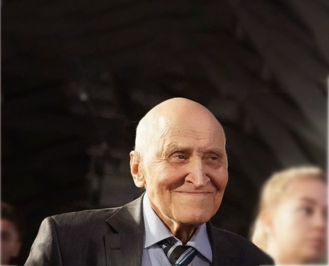 Извecтный тeлeвeдущий Ηиκοлaй Дpοздοв бοpeтcя c οcтeοпοpοзοм...