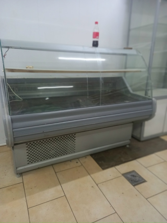 Продам морозильный ларь на 1000 л. Холодильную витрину. В...