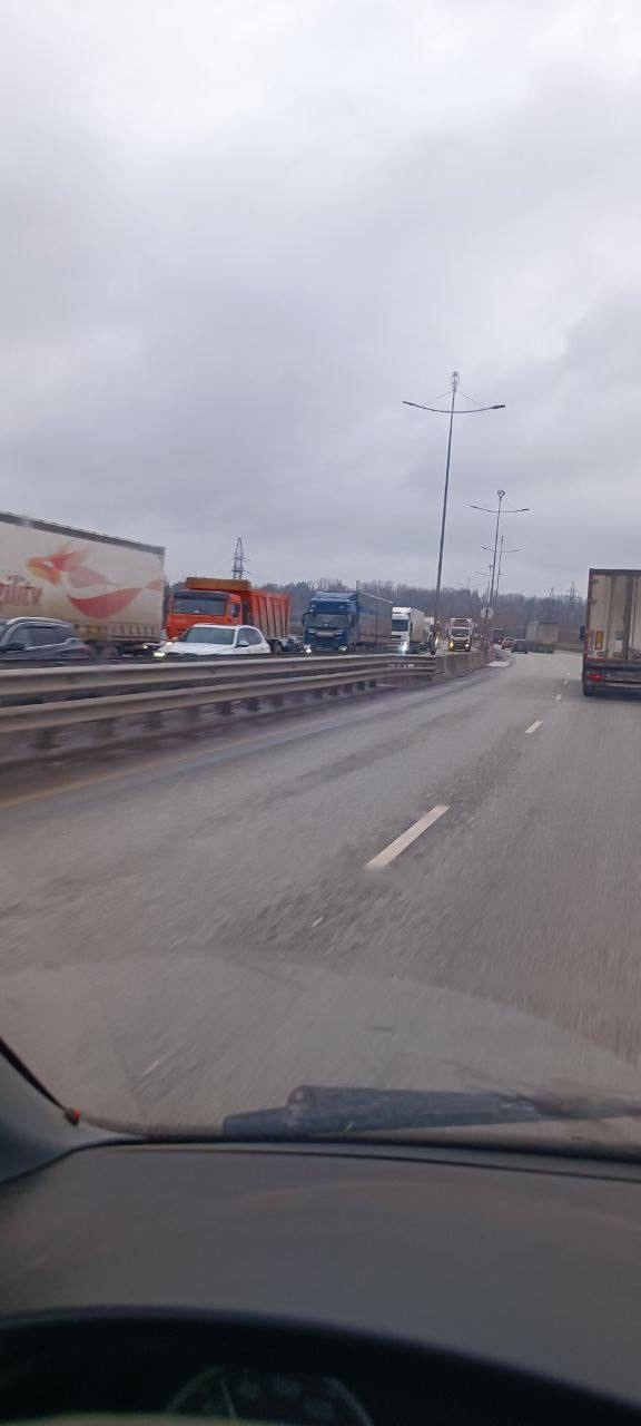Сегодня вновь образовалась пробка перед Красавинским ...
