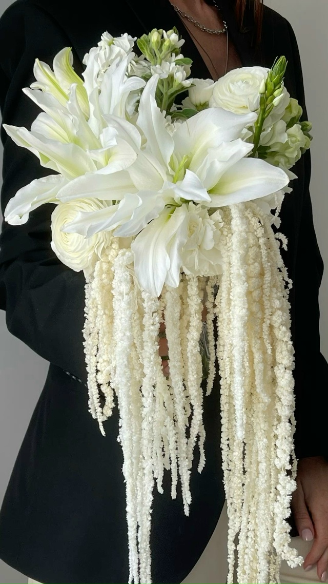 Милые дамы,
подскажите, нужна ли под такой образ фата, а...