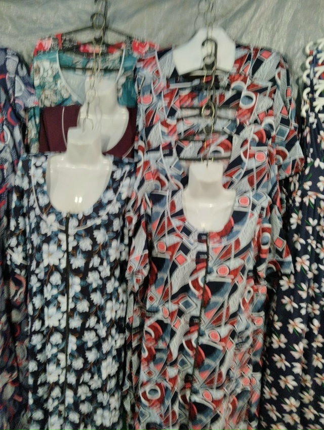 В вещевой палатке с торца здания Дома Быта 22-го октября...