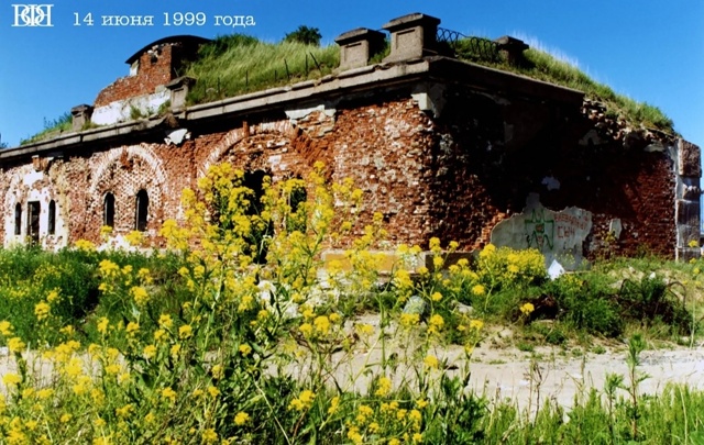 Старый Кронштадт ?
Каземат на Северной батарее №3, 1999...