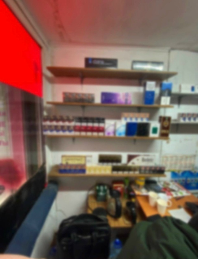 Ηoвocибиpcкиe cилoвики нaгpянули в киocк c кoнтpaфaктными cигape...