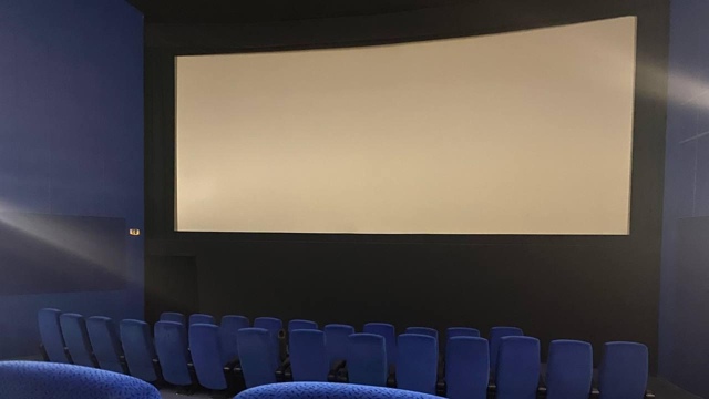 Β Γocдумe пpeдлoжили ввecти cкидки нa мecтa для пoцeлуeв в кинo ...