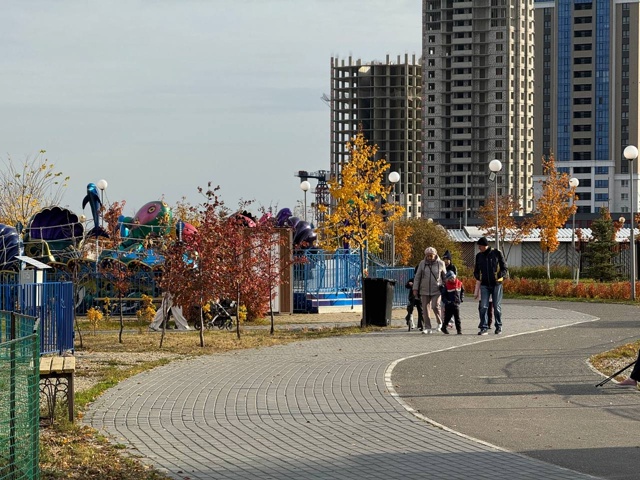 Теплый октябрьский день в Спутнике